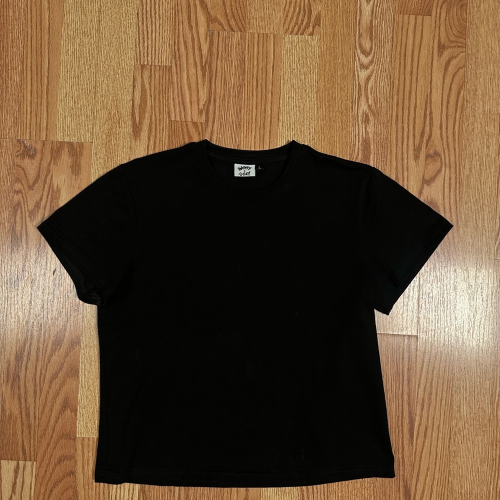 Baggy x Ivory Black Cropped Tee